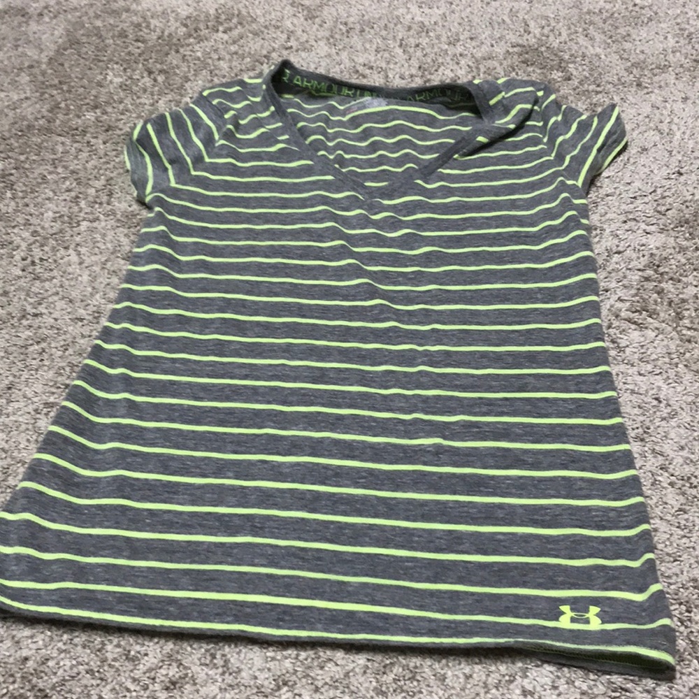 UNDER ARMOUR VNECK TEE